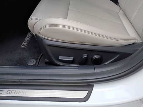 Used 2022 Genesis G70 2.0T image 16