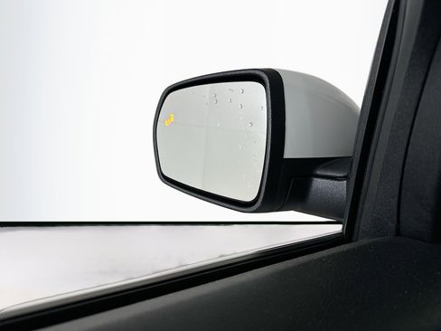 Used 2023 Ford Edge SEL image 16