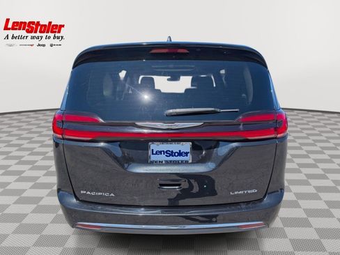 Used 2023 Chrysler Pacifica Limited FWD image 4