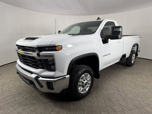 Used 2024 Chevrolet Silverado 2500 LT w/ Convenience Package image 3