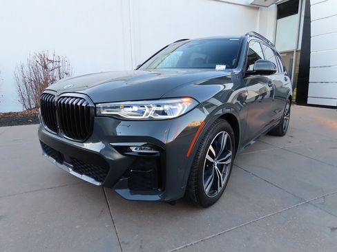 Used 2021 BMW X7 M50i image 4