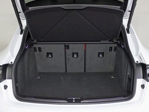 Used 2026 Porsche Macan image 14