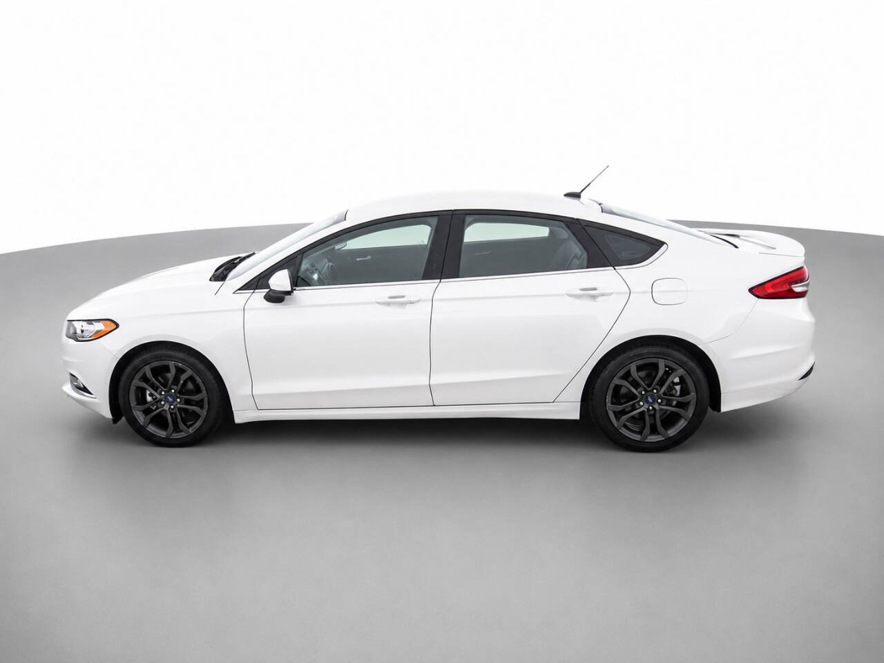 Used 2018 Ford Fusion SE w/ Equipment Group 201A FWD image 8