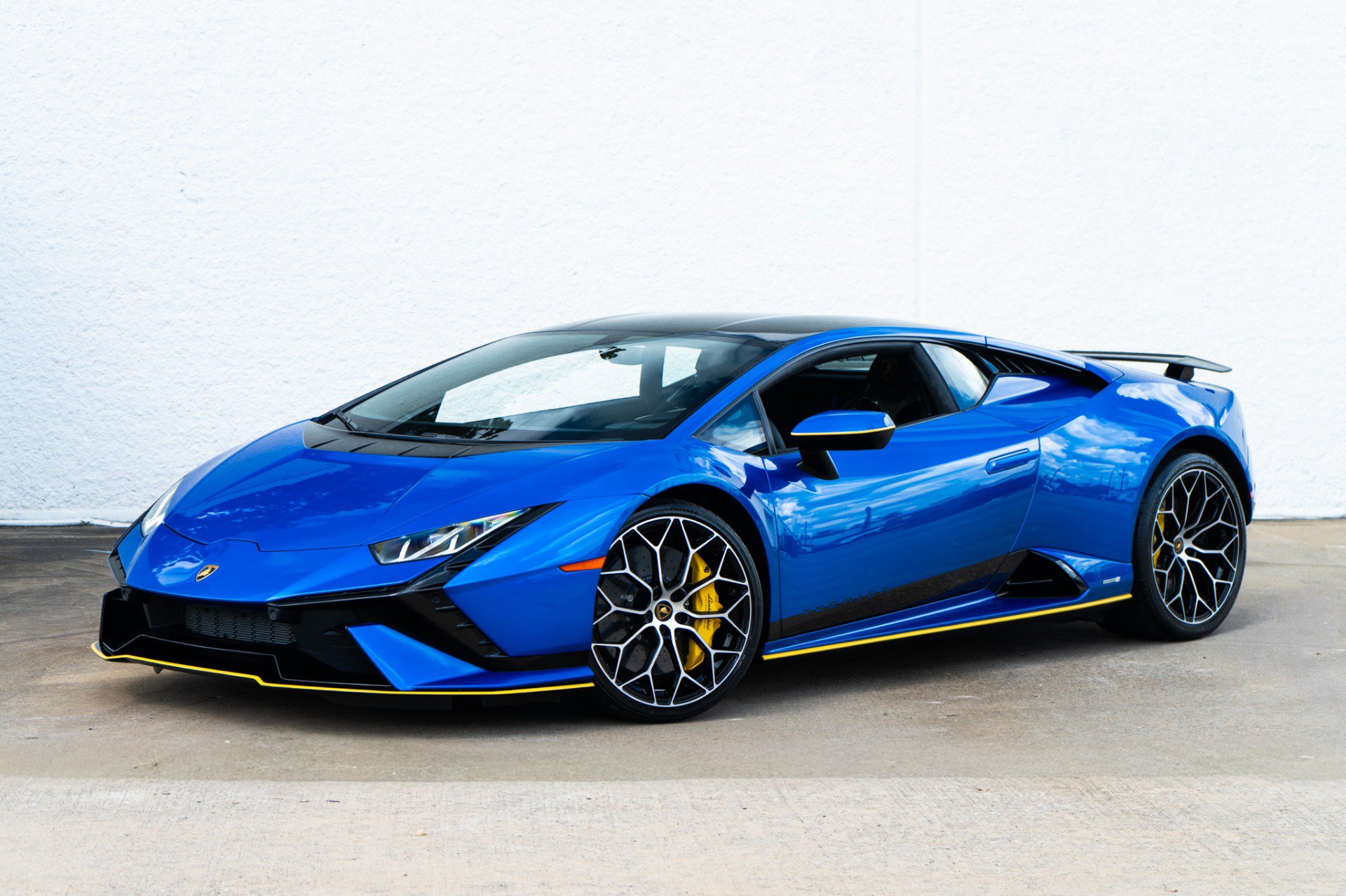 Used 2023 Lamborghini Huracan Tecnica RWD image 1