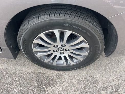 Used 2019 Toyota Sienna XLE w/ XLE Navigation Package FWD image 24