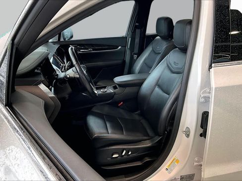 Used 2021 Cadillac XT6 Premium Luxury FWD image 7