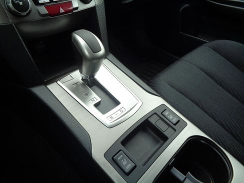 Used 2010 Subaru Outback 2.5i Premium image 32