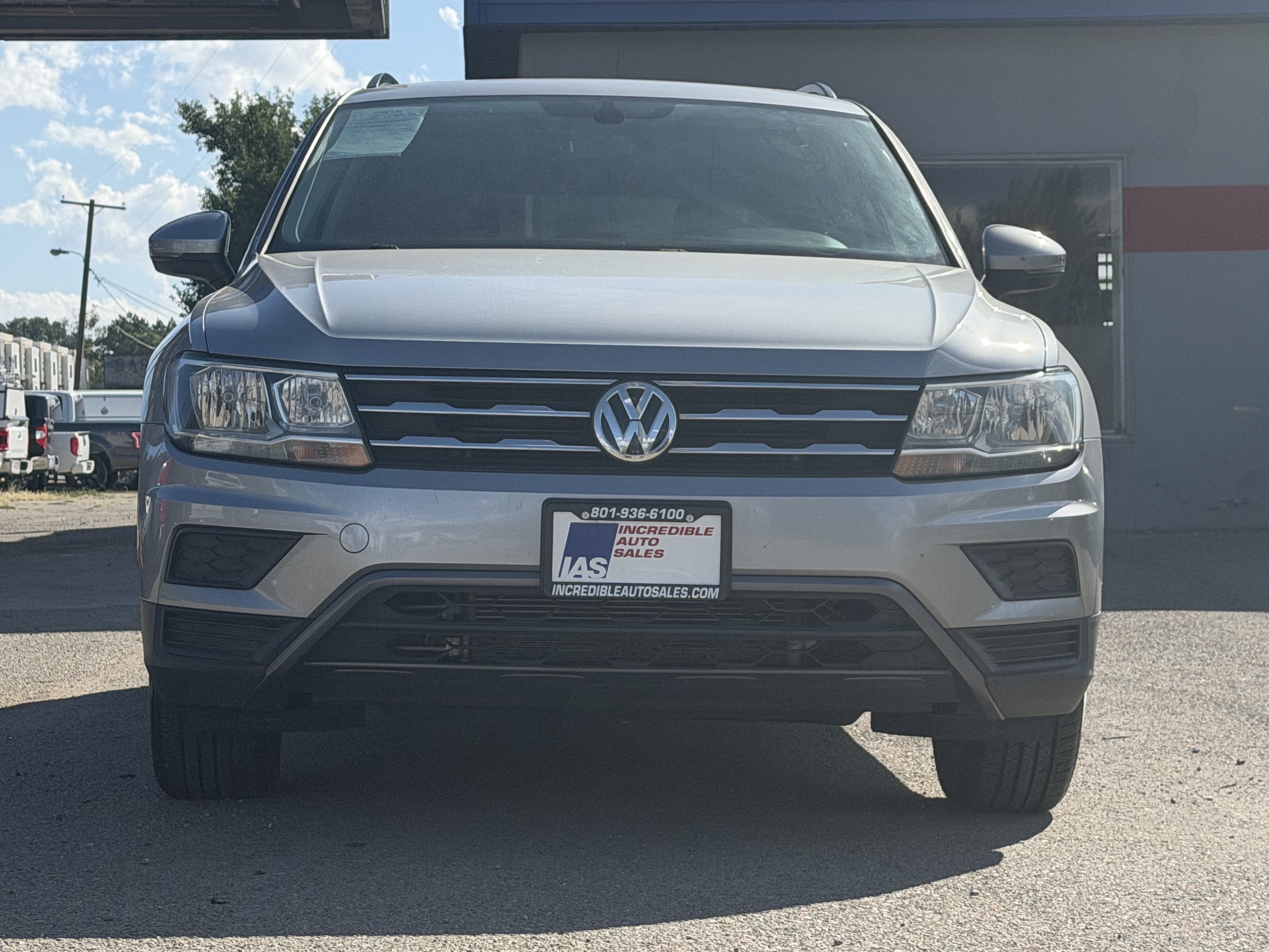 Used 2020 Volkswagen Tiguan SE w/ Panoramic Sunroof Package FWD image 9