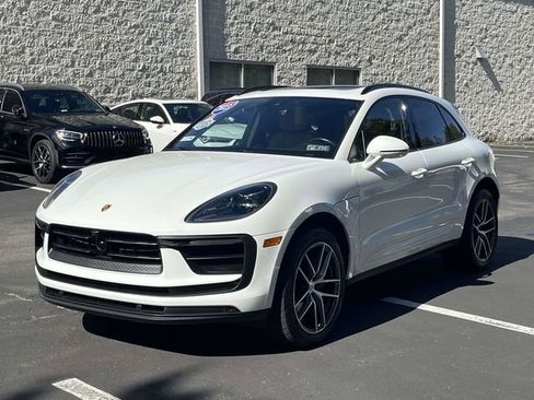 Used 2023 Porsche Macan Turbo image 8