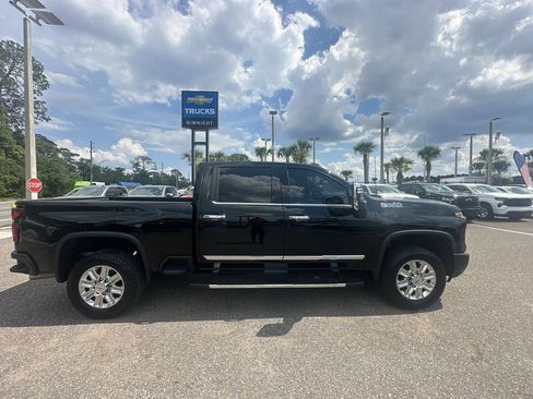 Used 2024 Chevrolet Silverado 2500 High Country w/ High Country Premium Package AWD/4WD image 17