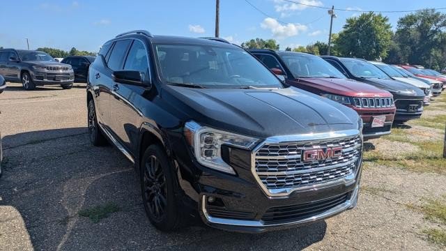 Used 2022 GMC Terrain Denali w/ Black Diamond Edition AWD/4WD image 2