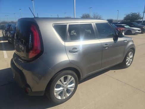 Used 2014 Kia Soul + image 2