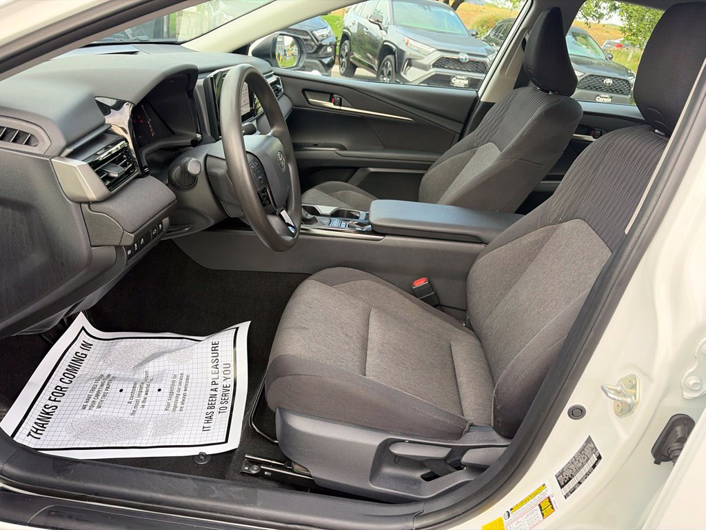 Used 2025 Toyota Camry LE FWD image 21