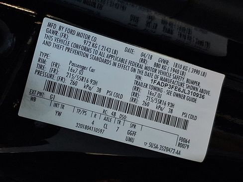 Used 2018 Ford Focus SE w/ SE Appearance Package image 25