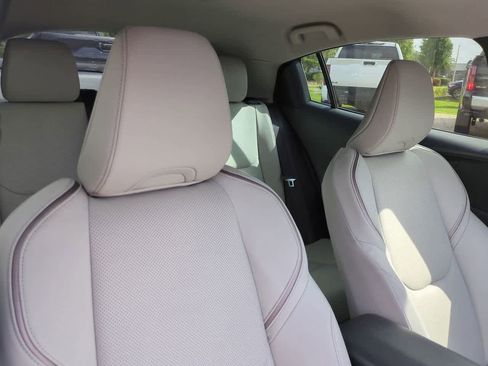 Used 2025 Toyota Prius XLE FWD image 7