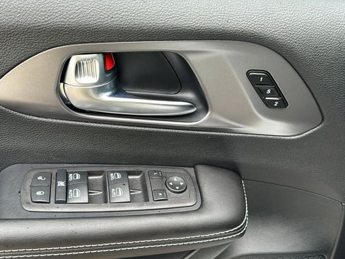 New 2026 Chrysler Pacifica Select image 11