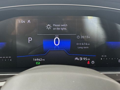 Used 2024 Volkswagen Tiguan SE w/ Panoramic Sunroof Package AWD/4WD image 18