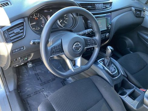 Used 2020 Nissan Rogue Sport S image 17