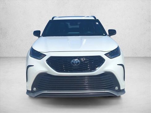 Used 2021 Toyota Highlander XSE image 2