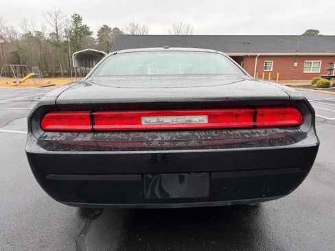 Used 2010 Dodge Challenger SE image 6