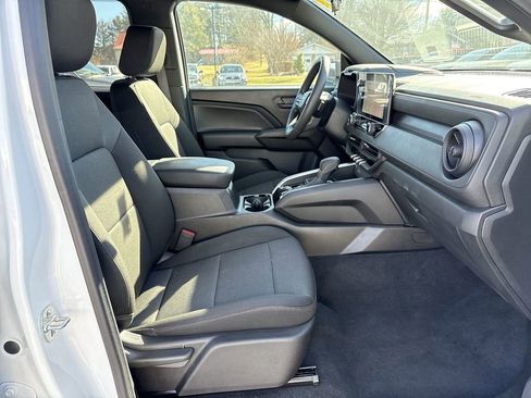 New 2025 Chevrolet Colorado W/T image 29