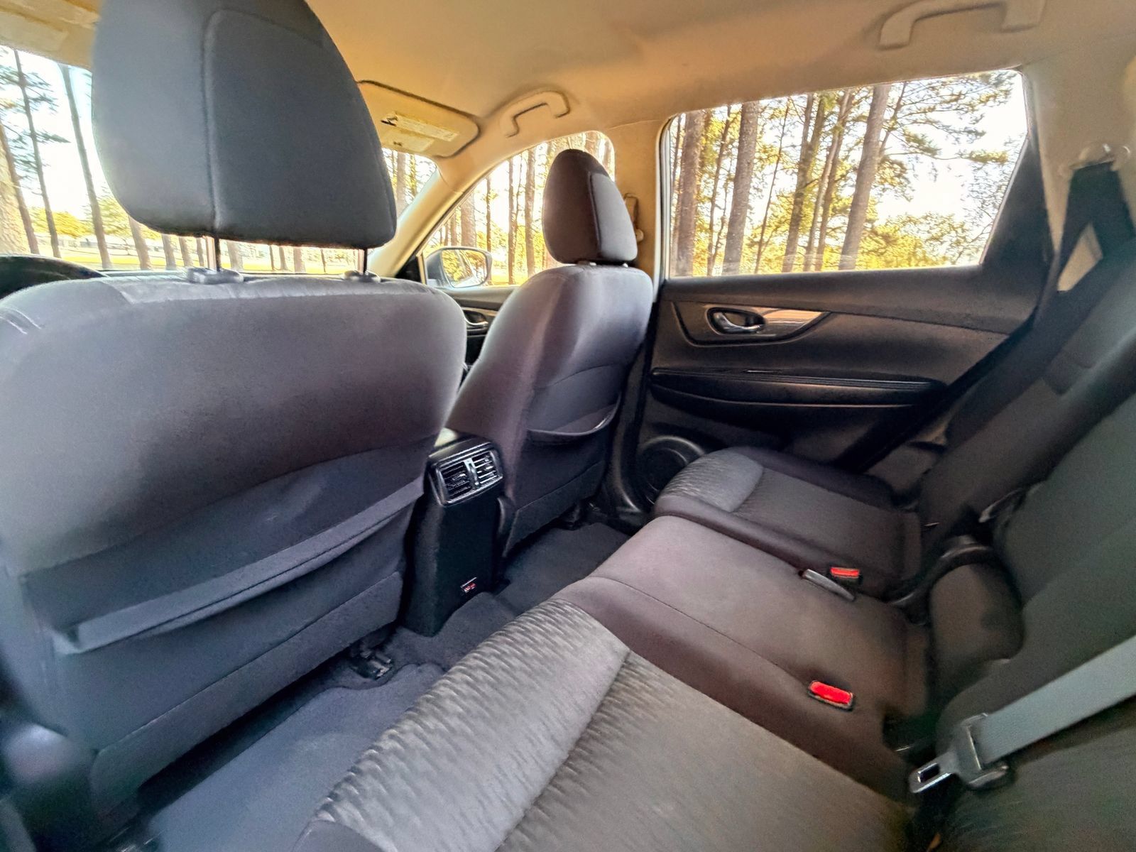 Used 2020 Nissan Rogue SV FWD image 14