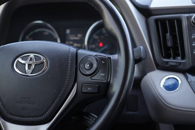 Used 2017 Toyota RAV4 XLE w/ Carpet Mat Package AWD/4WD image 19