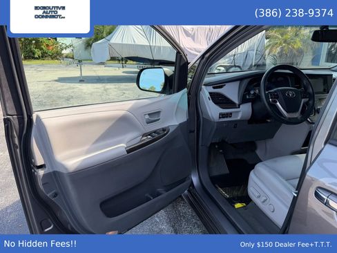 Used 2017 Toyota Sienna XLE Premium FWD image 21