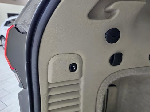 Used 2015 Jeep Grand Cherokee Overland image 14