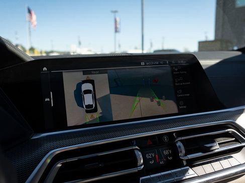 Used 2020 BMW X6 xDrive40i w/ M Sport Package image 14