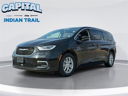 Used 2024 Chrysler Pacifica Touring-L