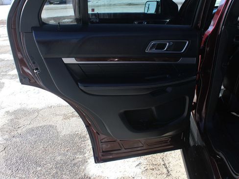 Used 2018 Ford Explorer Platinum image 41