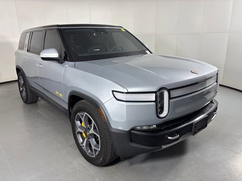 Used 2023 Rivian R1S Adventure AWD/4WD image 2