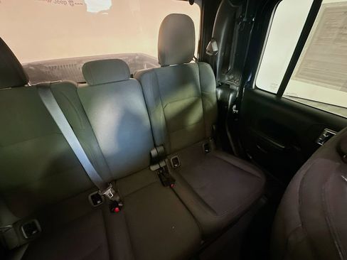 Used 2021 Jeep Gladiator Willys image 14