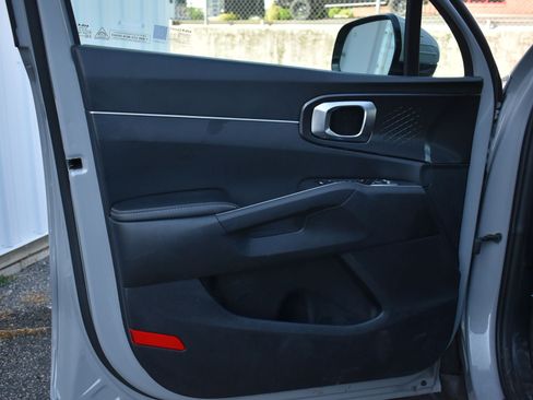 Used 2025 Kia Sorento S AWD/4WD image 11