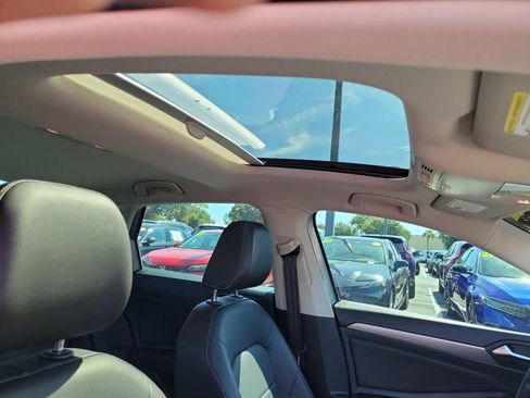 Certified 2023 Volkswagen Jetta SE w/ Panoramic Sunroof Package FWD image 8
