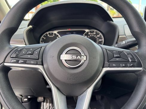 Used 2025 Nissan Altima 2.5 SV FWD image 29