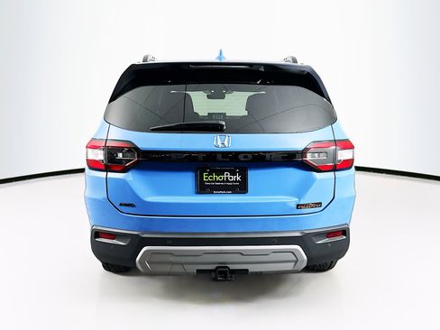 Used 2025 Honda Pilot TrailSport image 7