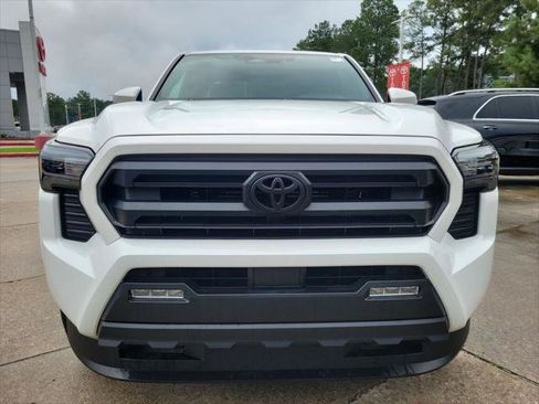 Certified 2026 Toyota Tacoma SR5 AWD/4WD image 7