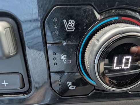 Used 2024 Chevrolet Silverado 2500 LTZ w/ LTZ Convenience Package image 19