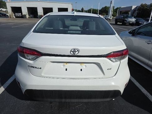 Used 2026 Toyota Corolla LE FWD image 5