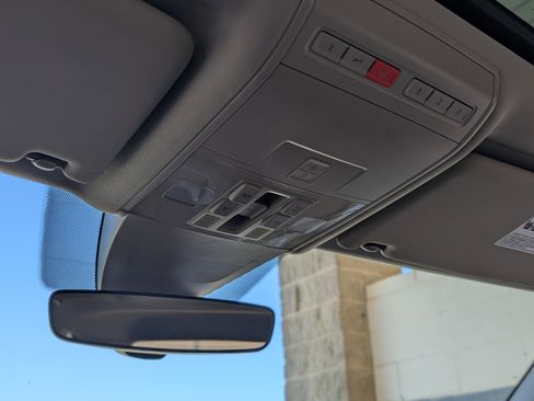 Used 2019 Volkswagen Atlas SE image 33