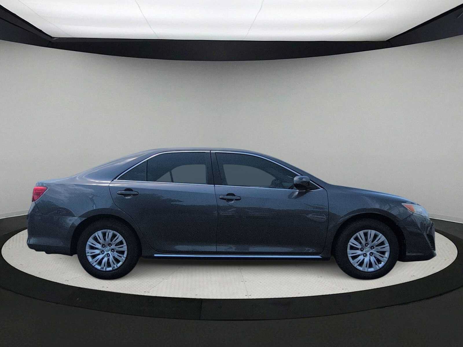Used 2012 Toyota Camry LE FWD image 9