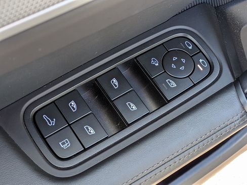 Certified 2025 Porsche Cayenne Coupe AWD/4WD image 15