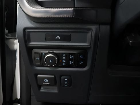 Used 2025 Ford F150 Lariat AWD/4WD image 19