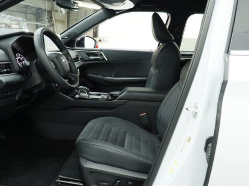 New 2026 Mitsubishi Outlander LE FWD image 6