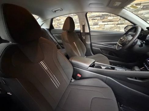 Used 2023 Hyundai Elantra SEL w/ Convenience Package FWD image 17