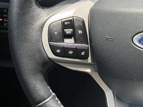 Used 2023 Ford Explorer XLT RWD image 12