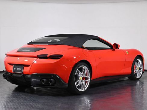 Used 2025 Ferrari Roma Spider RWD image 9