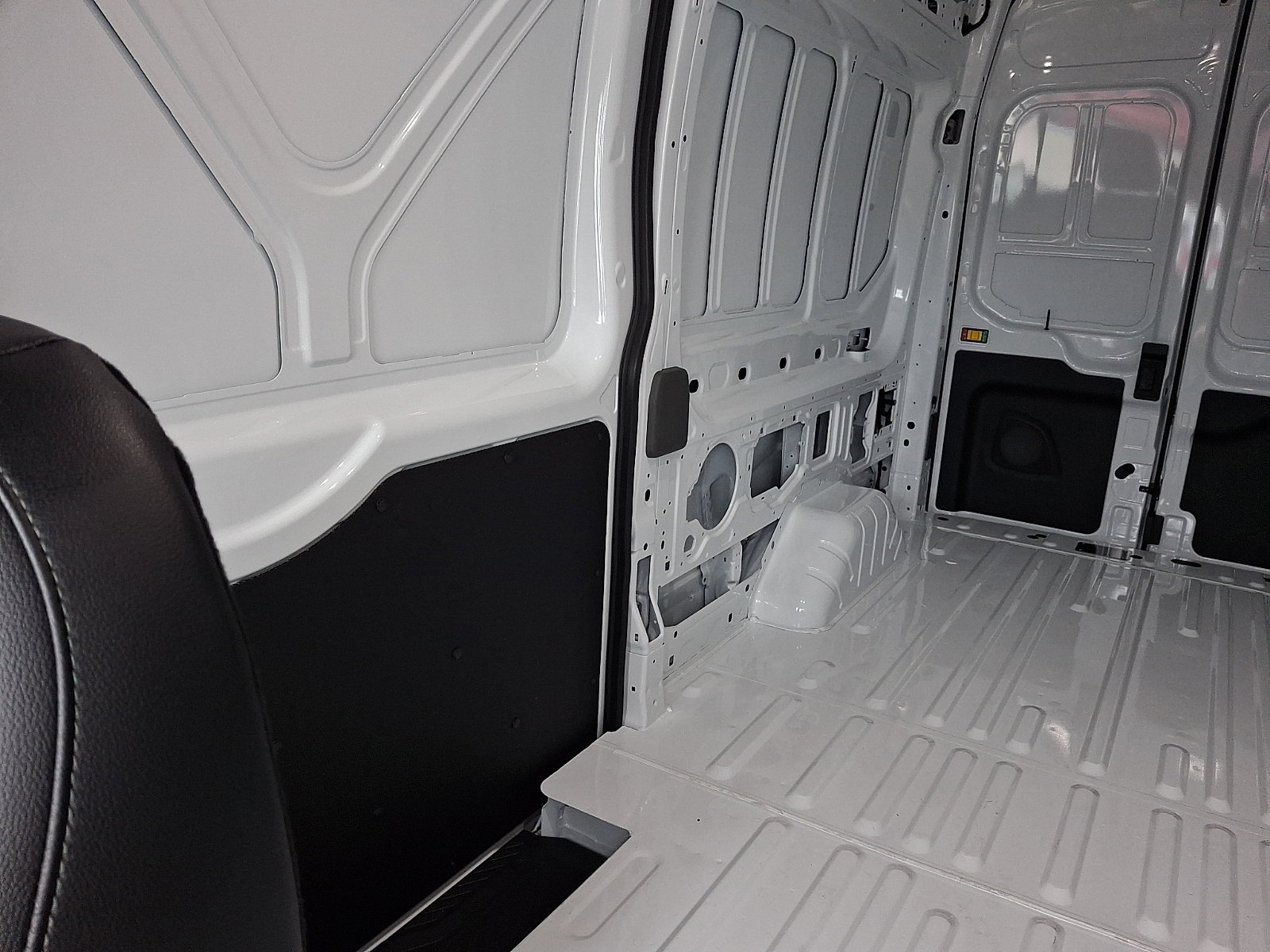 New 2026 Ford Transit 250 148 High Roof RWD image 10